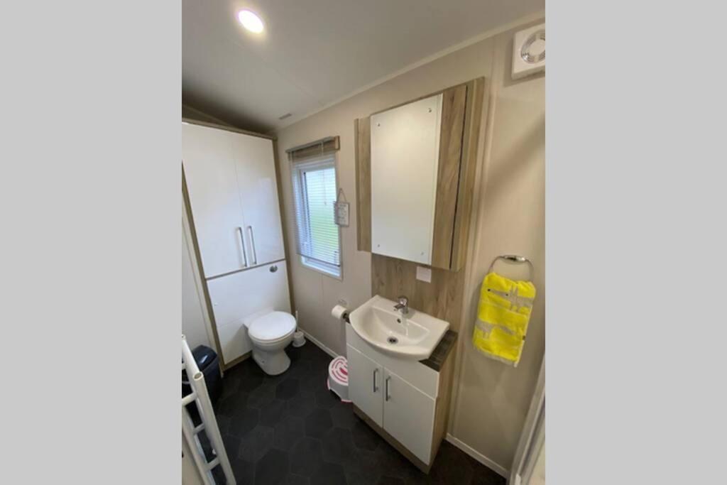 Glade Lodge- North Devon Coast, Bideford Bay Caravan Park Exterior photo